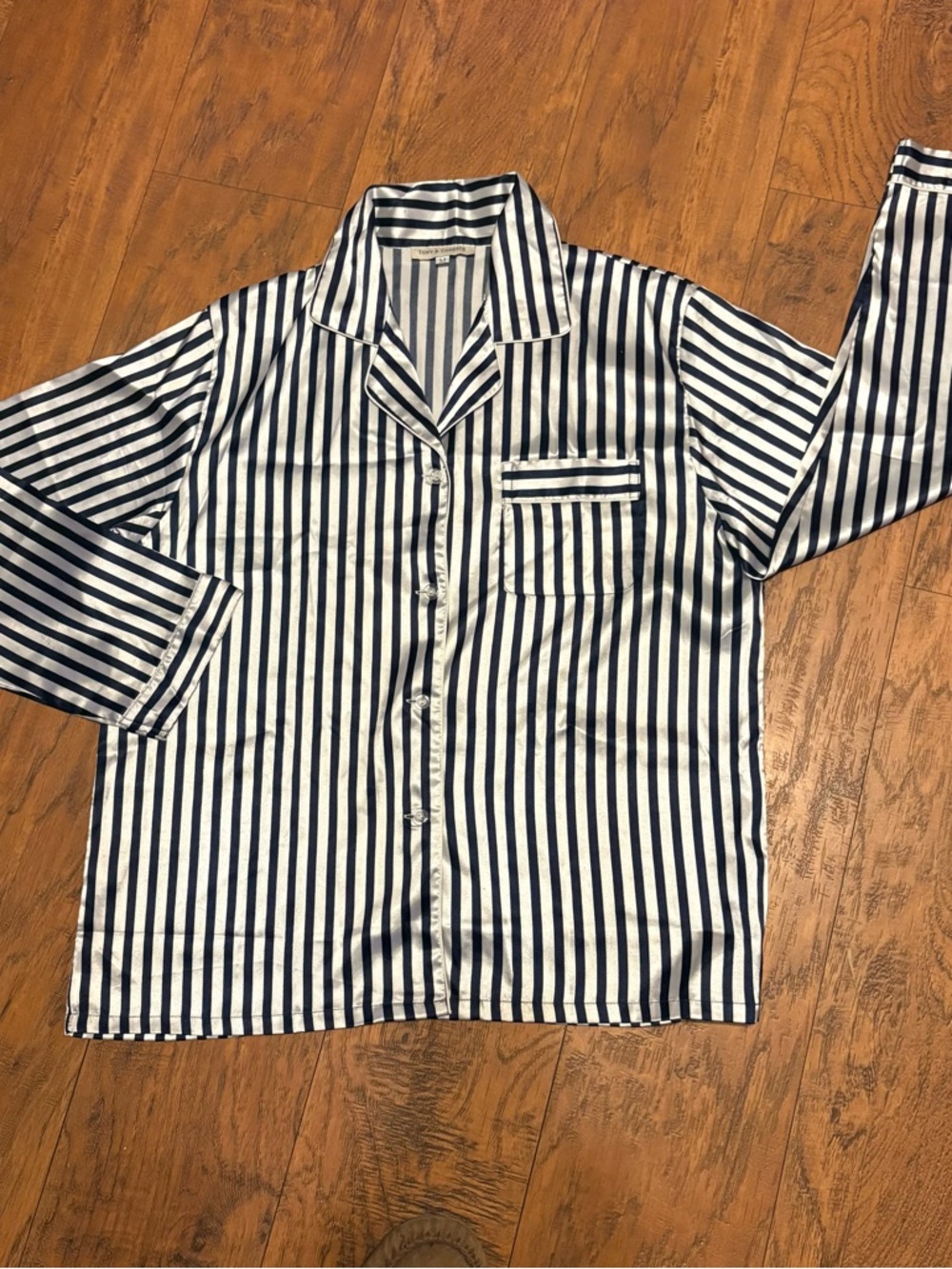 Striped blue/white satin like matching pajamas long sleeve button up & pants m - Picture 12 of 12
